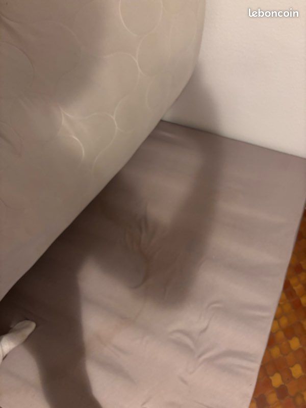Lit 2 places + matelas PROPRE (nettoyé pro) + sommier – Tables - Tables de chevet (image 3)