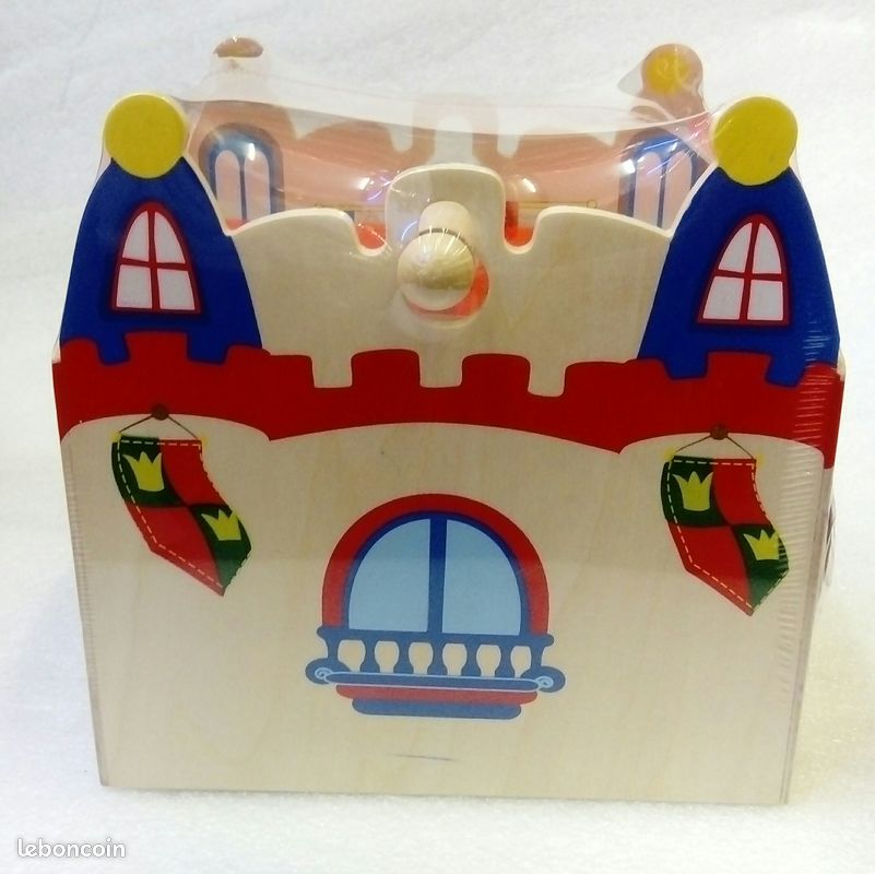 Château et petites figurines en bois (image 1)