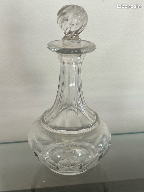 Flacon à parfum ancien cristal / verre gravé couronné et monogramme (image 1)