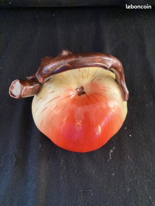 Petit pichet barbotine en forme de pomme (image 1)