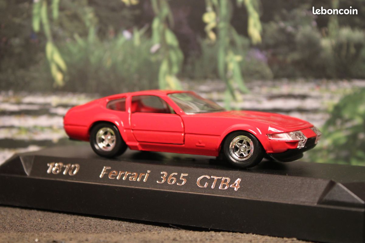 FERRARI: A diecast 1:43 scale 'Solido' made in France, Ferrari Daytona Le Mans