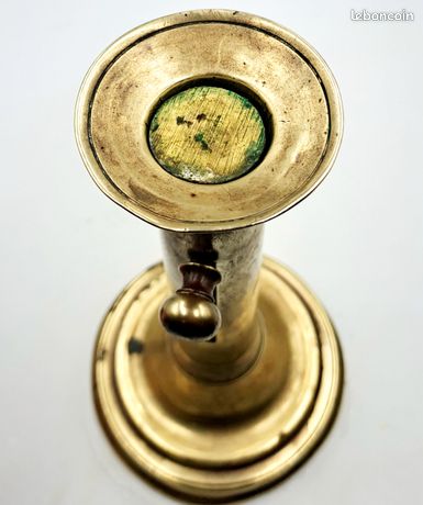 ancien bougeoir en laiton avec système a poussoir, fin XIX éme
