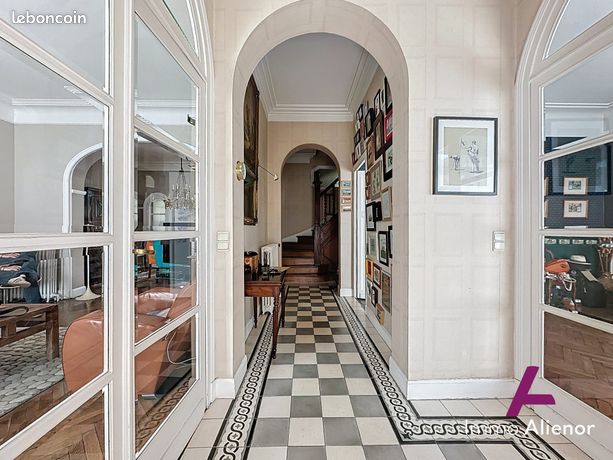 Maison 8 pièces 221 m² — 3