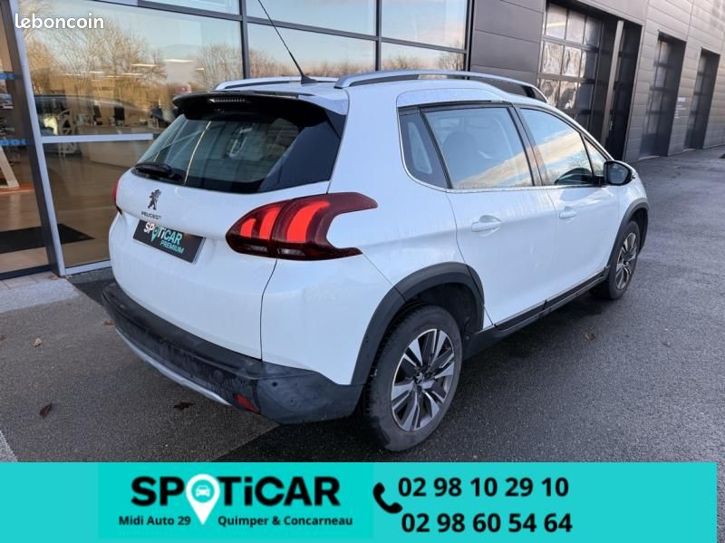 Peugeot 2008 1.2 PureTech 110 Allure (image 7)