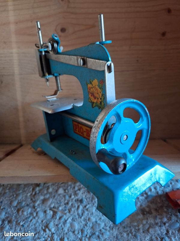 VINTAGE - PIQ-BIEN MARRON - Machine à coudre enfant