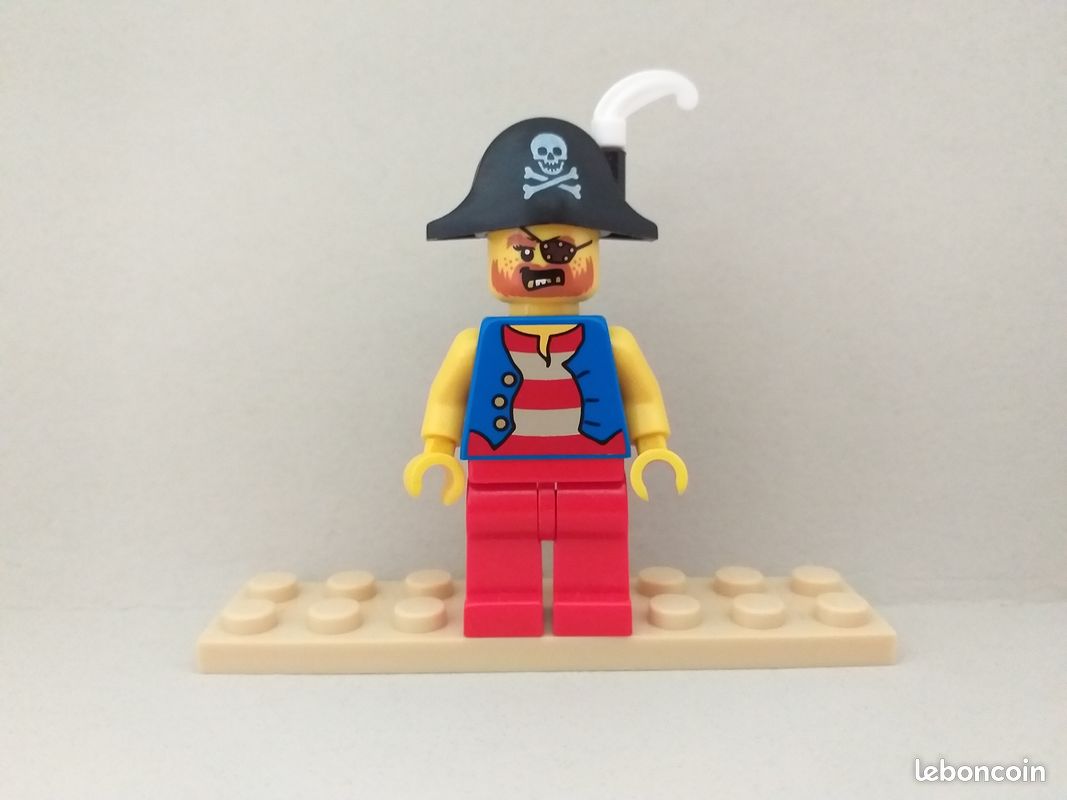 Lego Figurine Pirates pi180 Pirate Captain White Plume Feather