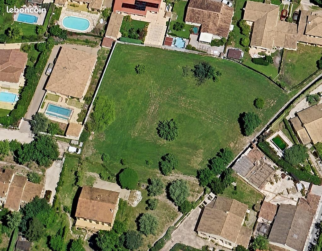 Terrain 2 375 m² Le Muy · 440 000 €