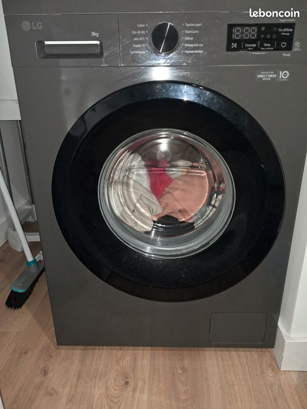 A vendre machine à laver lg état neuf 8 kg .elle a 1 ans (image 1)