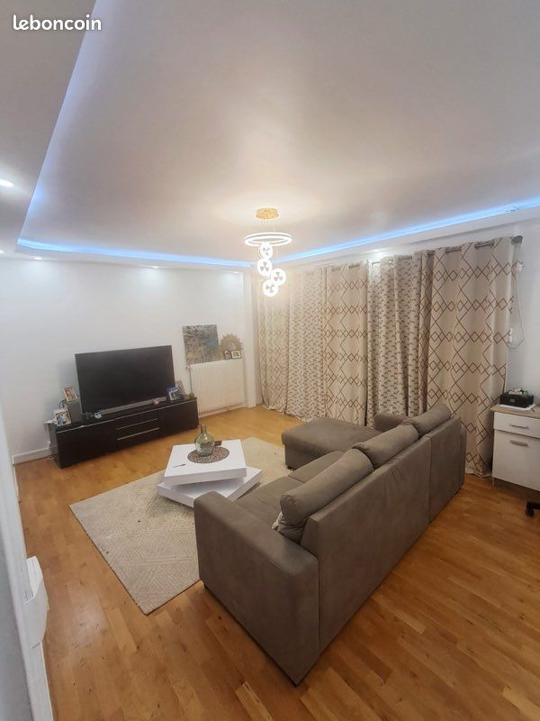 Appartement 5 pièces 95 m² · à Beauvais · 95 m² · 990 €