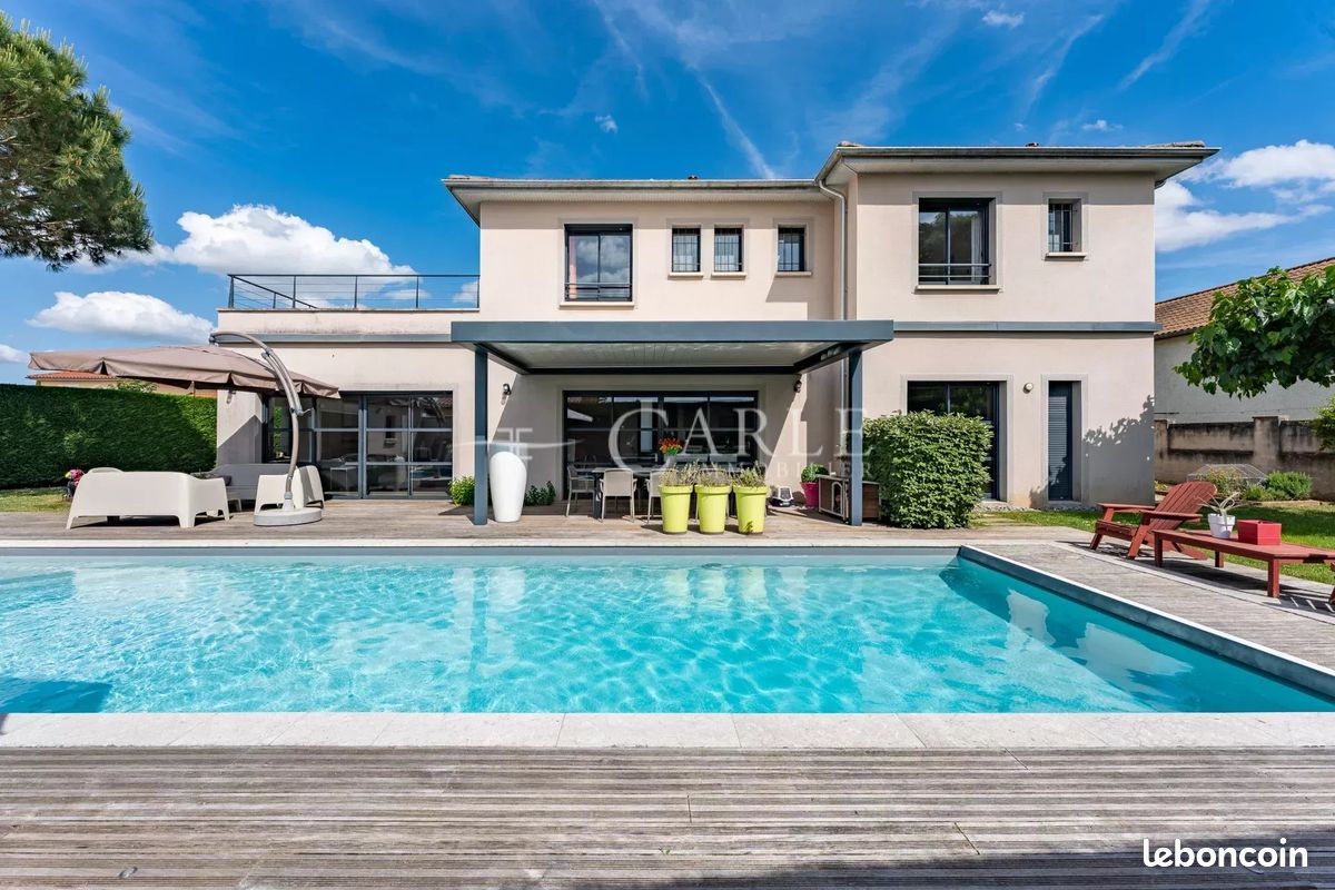Maison 8 pièces 302 m² · à Genas · 302 m² · 1 255 000 €