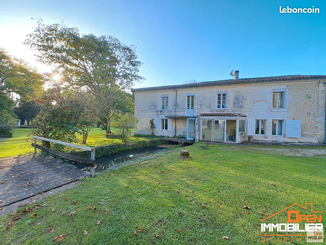 Maison 7 pièces 175 m² · à Criteuil-la-Magdeleine · 175 m² · 304 500 €