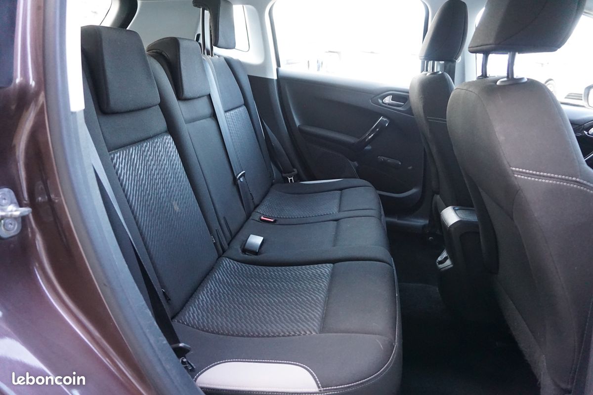 Peugeot 2008 1.2 VTI ACCESS (image 9)