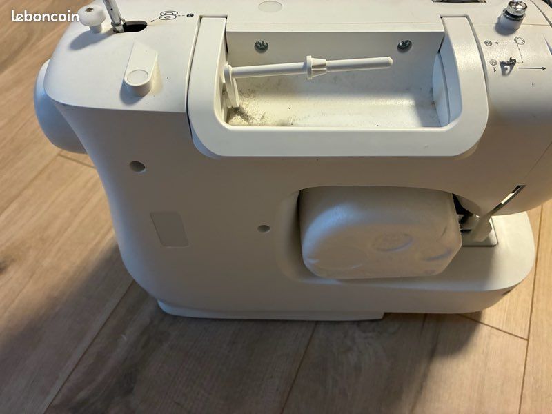 Machine à coudre (image 3)