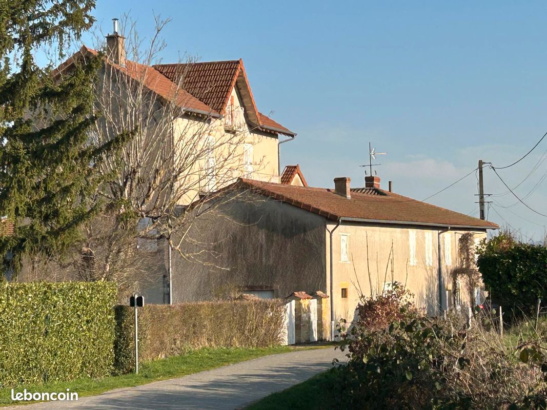 Maison 12 pièces 220 m² · à Charlieu · 220 m² · 212 000 €