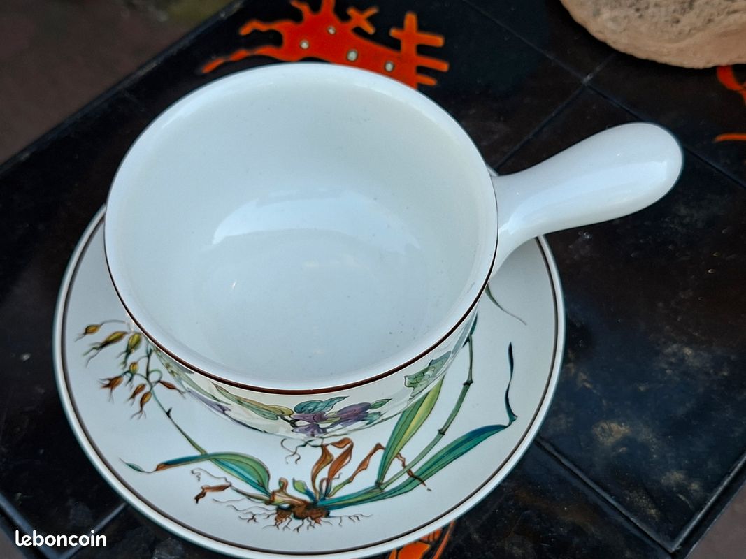 Lot 3 Tasses Et Soucoupes Rétro Sofafils - Porcelaine Fleurie Violette Liseret Doré - Occasion