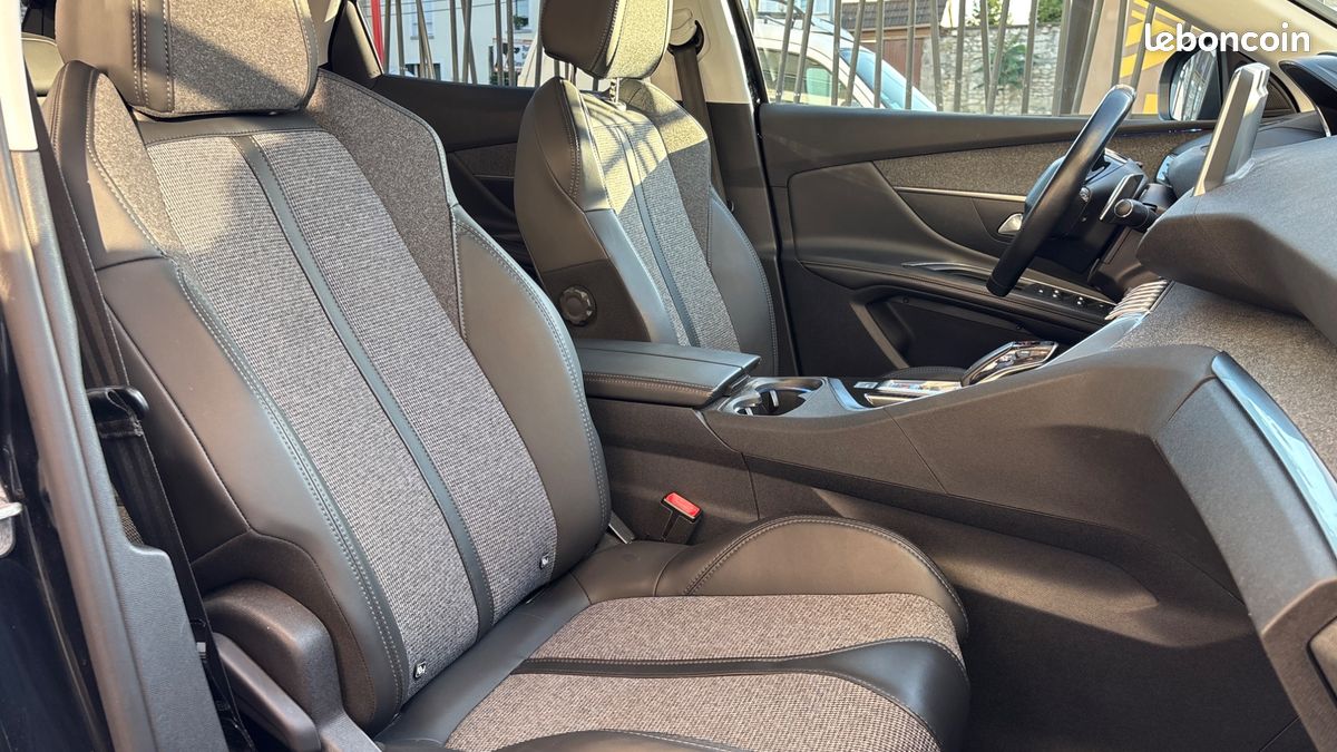 PEUGEOT 3008 1.2 PURETECH 130ch ALLURE EAT6 - Entretien complet * Carplay * Caméra * Grip Control (image 22)