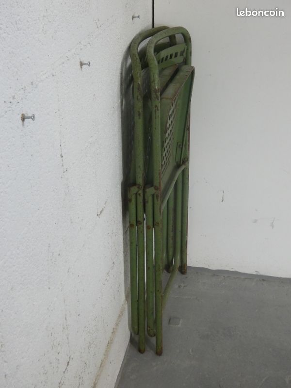Paire de chaises pliantes en métal années 60 (image 4)