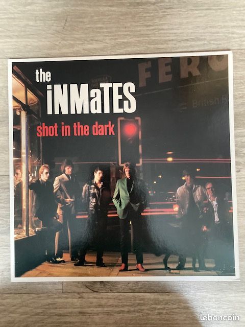 Vinyle 33 Tours : The INMATES : Shot in the dark (image 1)