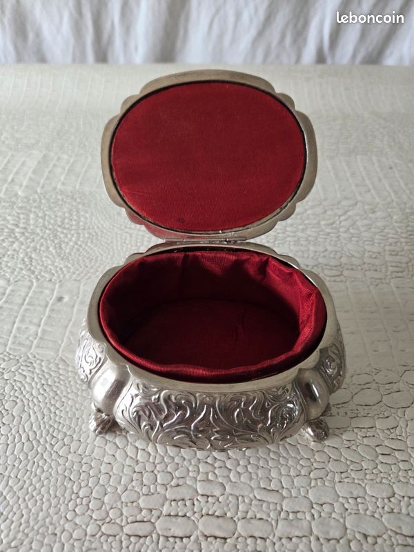 Coffret De 4 Médaillons Anciens En Argent (occasion) - 9,5 X 6,5 Cm