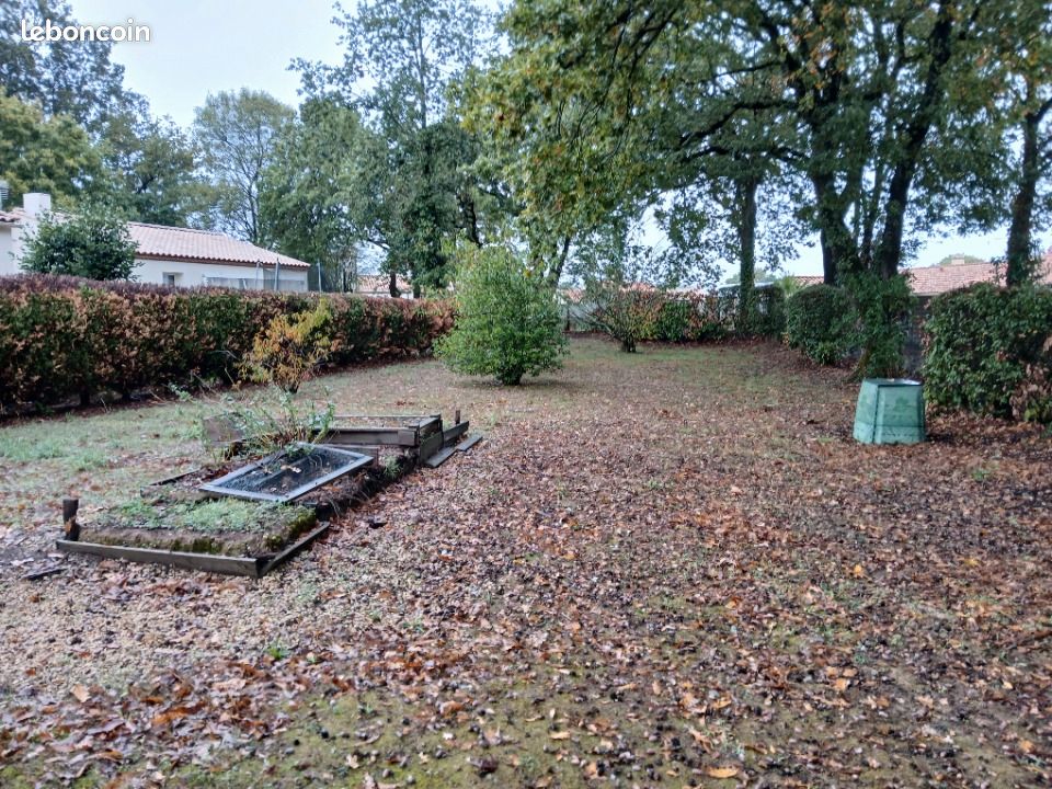 Terrain 712 m² · à Sainte-Foy · 86 500 €