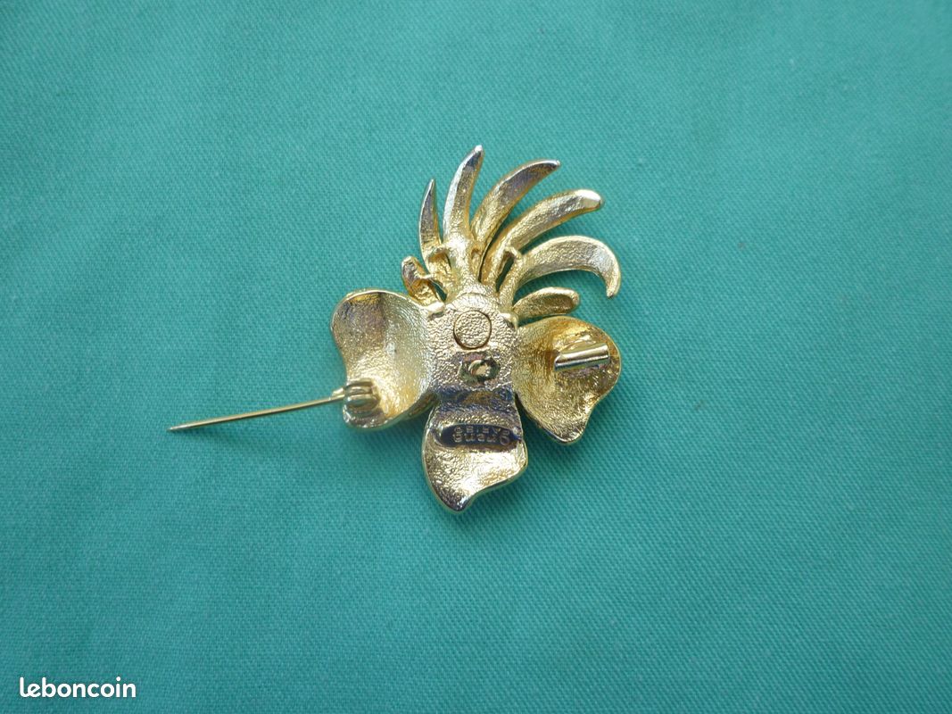 Bijou alliage doré broche Oréna rosace émaillée No 1 brooch Bijou alliage doré broche Oréna rosace émaillée No 1 brooch