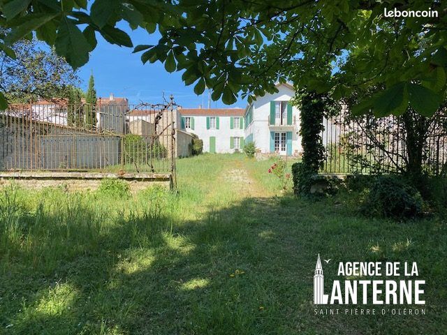 Maison 12 pièces 368 m² · à Saint-Pierre-d'Oléron · 368 m² · 826 000 €