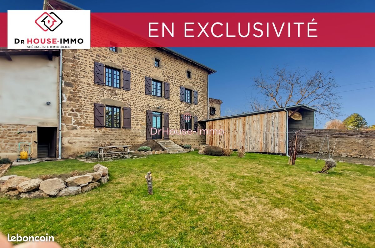 Maison 9 pièces 262 m² · à Soleymieux · 262 m² · 325 000 €