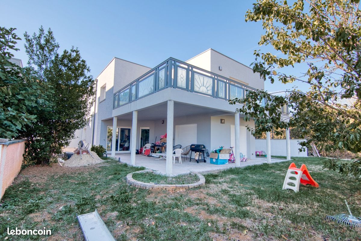 Maison 7 pièces 241 m² · à Besançon · 241 m² · 419 900 €