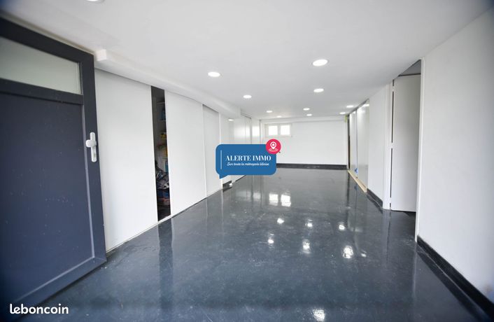 https://img.leboncoin.fr/api/v1/lbcpb1/images/38/86/48/3886489426400f9206a3e6e8e44fdb06475441ad.jpg?rule=ad-image