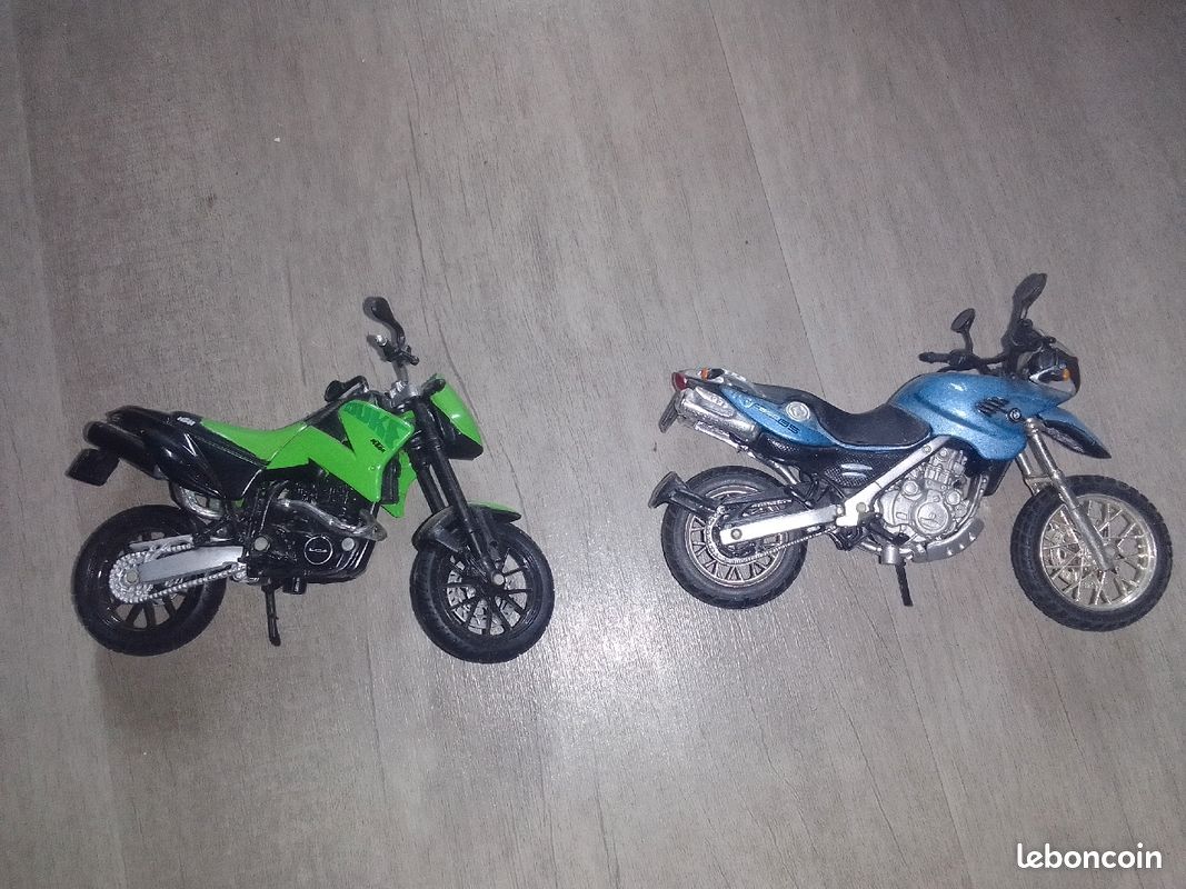 2 motos trails miniatures collections Maisto 1:18 (image 1)
