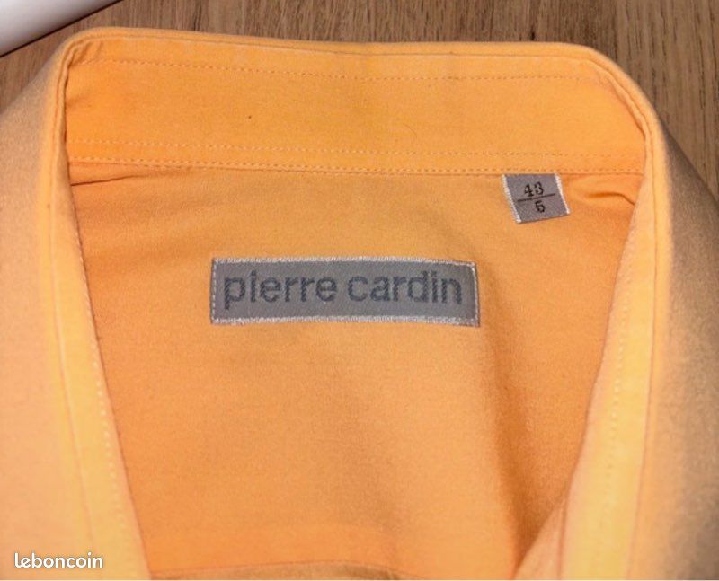 Vendus Pierre Cardin, très jolie chemise XL • Neuf sans étiquette • Pierre Cardin Inclut la Protection ache dans ton porte-monnaie pour tes achats Description Quasi neuve, (image 2)