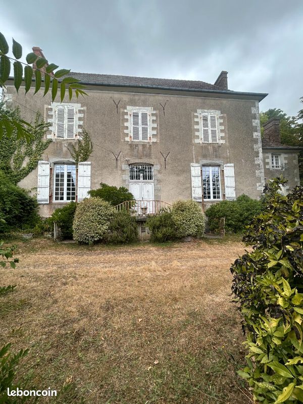 Maison 10 pièces 221 m² · à Parné-sur-Roc · 221 m² · 355 300 €