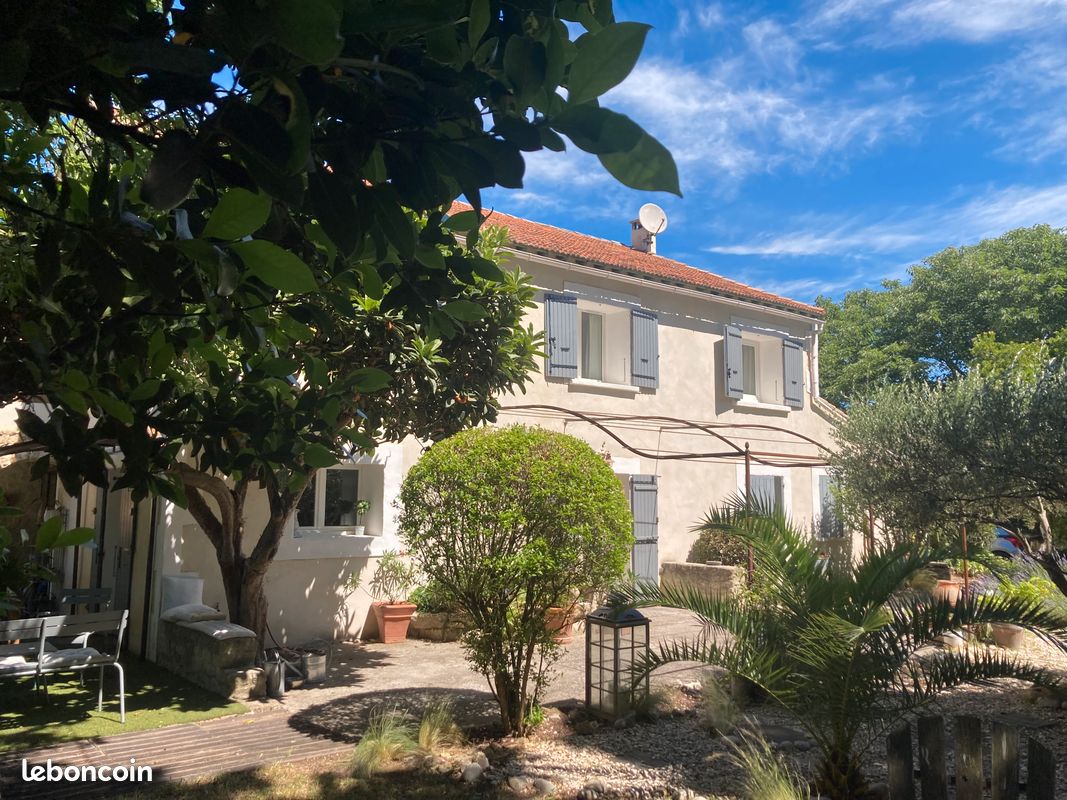 Maison 9 pièces 231 m² · à Carpentras · 231 m² · 815 000 €