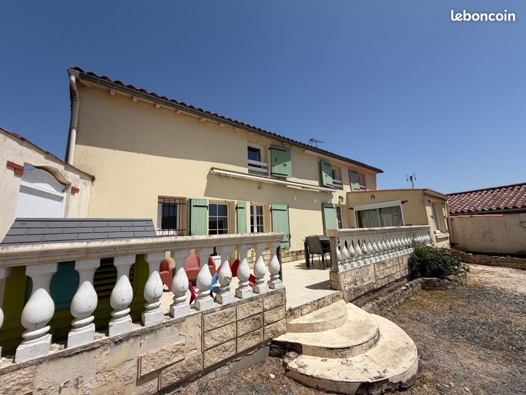 Maison 5 pièces 163 m² · à Bessay · 163 m² · 240 000 €