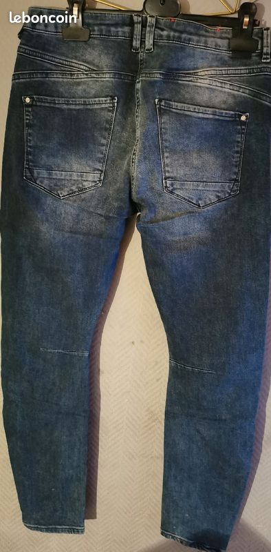 Jean's femme (image 2)