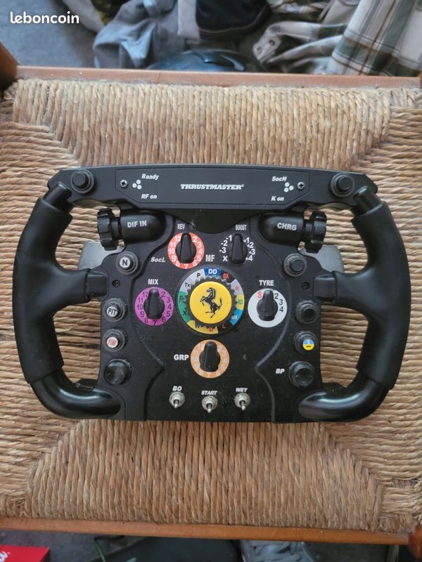 Volant Ferrari f1 Thristmaster (image 1)