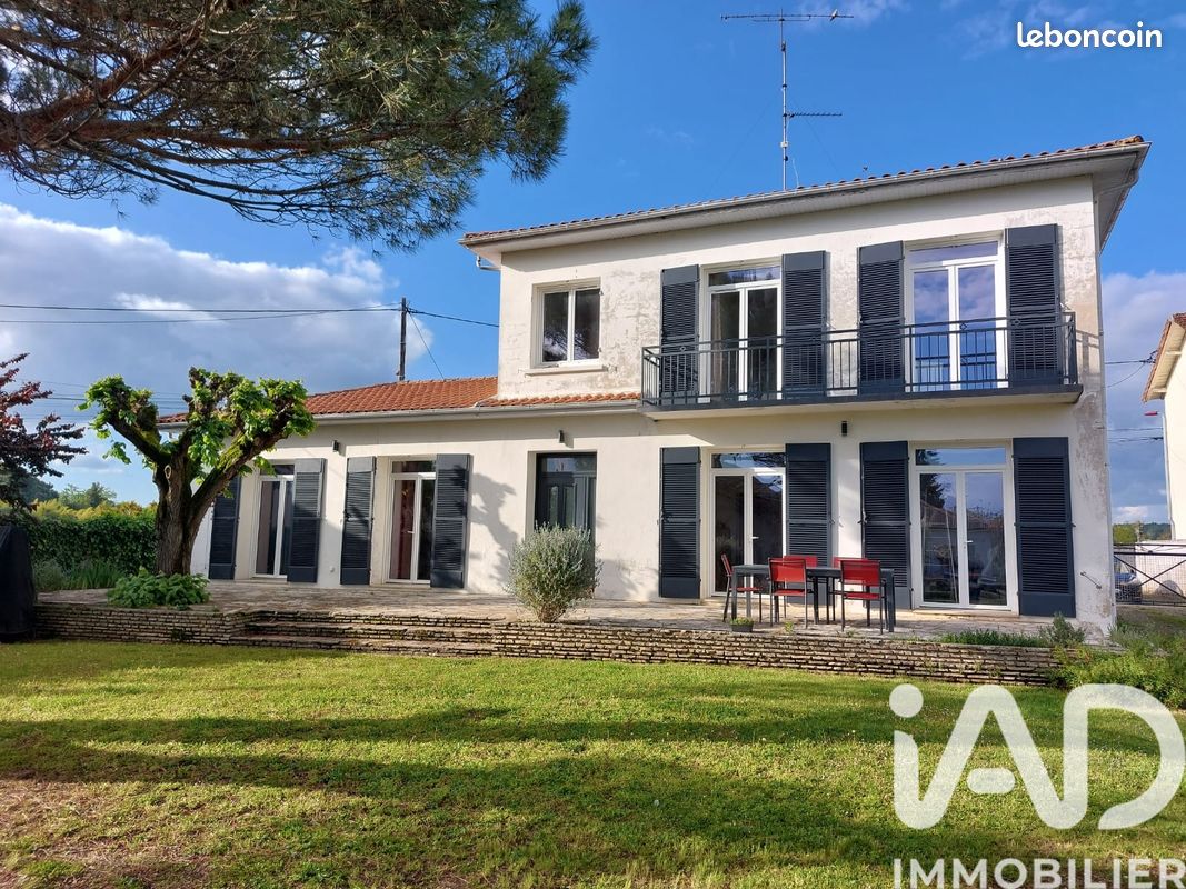 Maison 9 pièces 204 m² · à Bergerac · 204 m² · 272 000 €