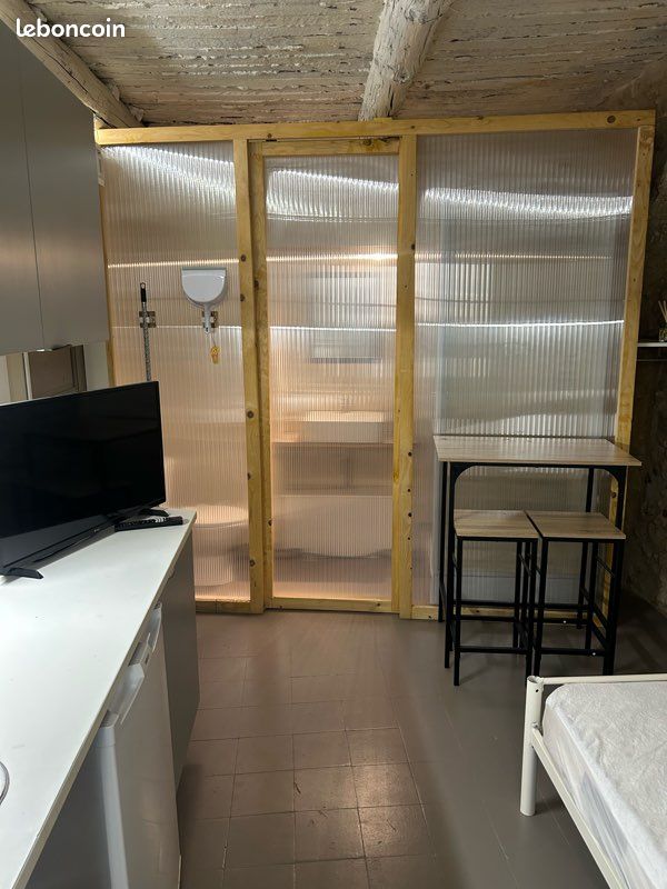 Studio (image 2)