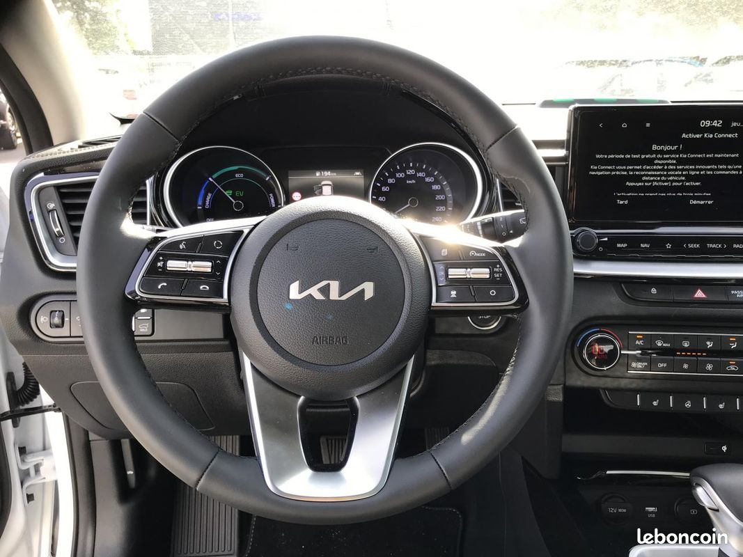 KIA CEE D XCeed Hybride rechargeable 1.6 GDI - 105 + Electric 60,5 ch - Stop&Go - BV DCT6 Premium (image 17)