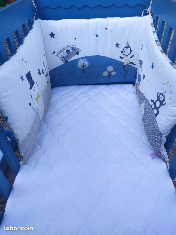 Lit bébé avec matelas 60x120, plan à langer compact (image 1)