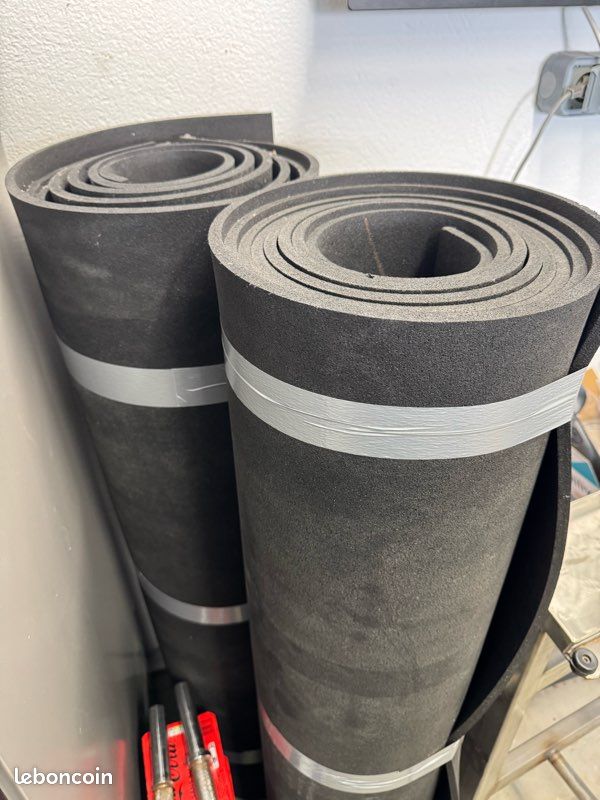 Tapis caoutchouc avant T7 Caravelle avec revêtement de sol en moquette