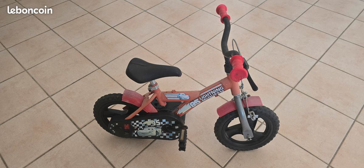 Vélo enfant CARS 10 pouces (image 1)