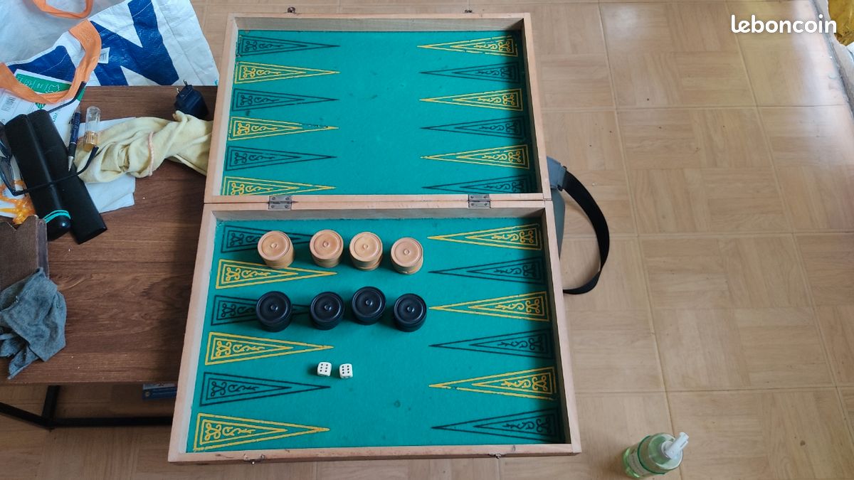 Un très joli jeux dame XXL à vendre 25 à remettre en main propre venir chercher un bon passe-temps (image 2)