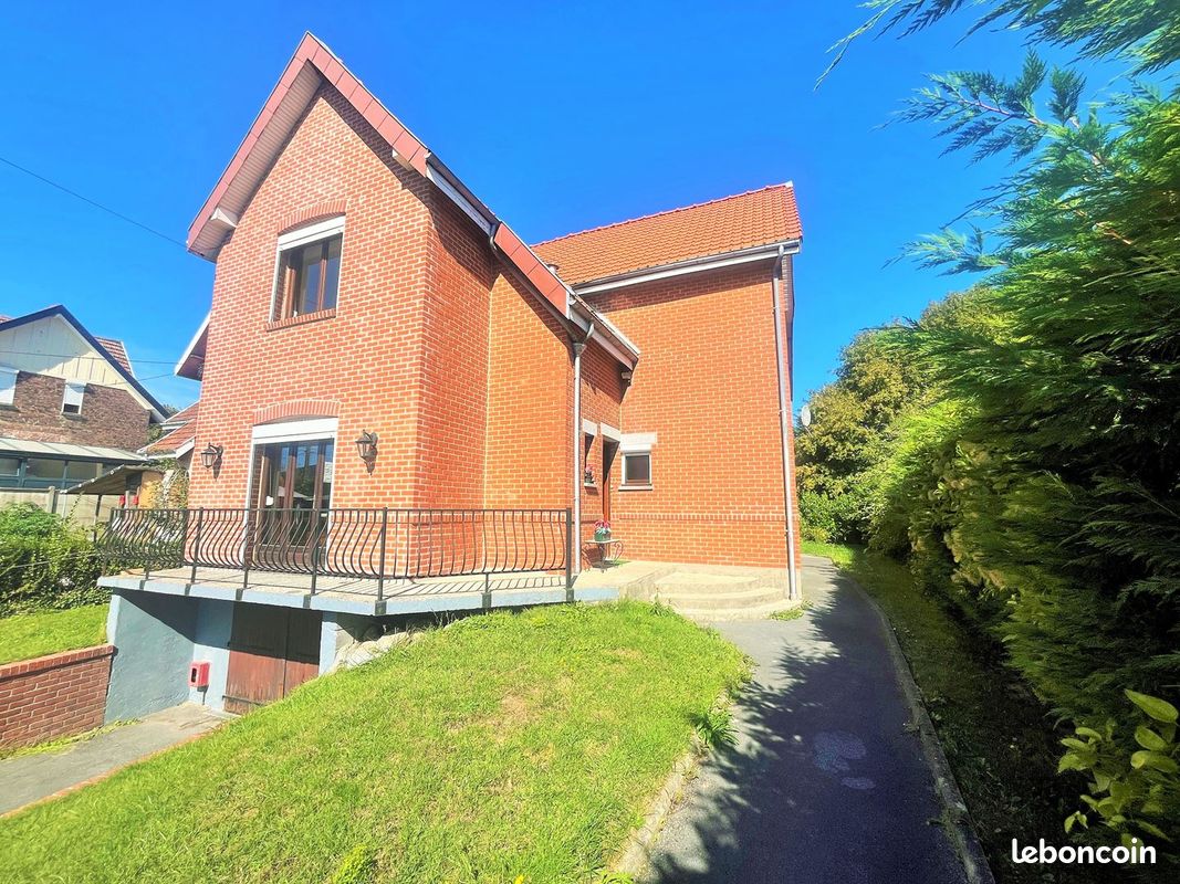 Maison 8 pièces 140 m² · à Feignies · 140 m² · 208 000 €