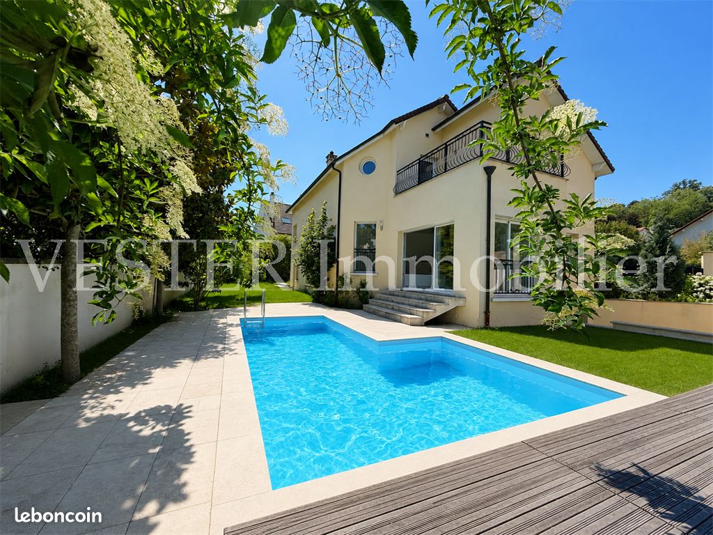 Maison 8 pièces 200 m² · à Louveciennes · 200 m² · 1 350 000 €