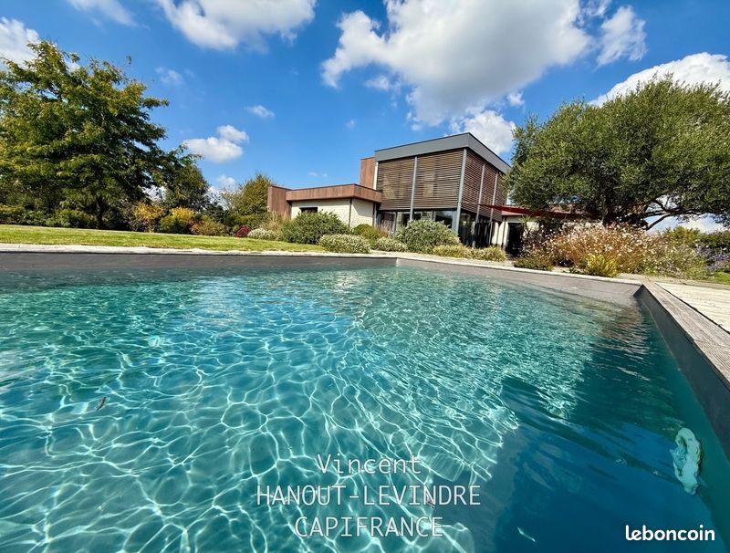Maison 9 pièces 245 m² · à Bazoges-en-Paillers · 245 m² · 579 900 €