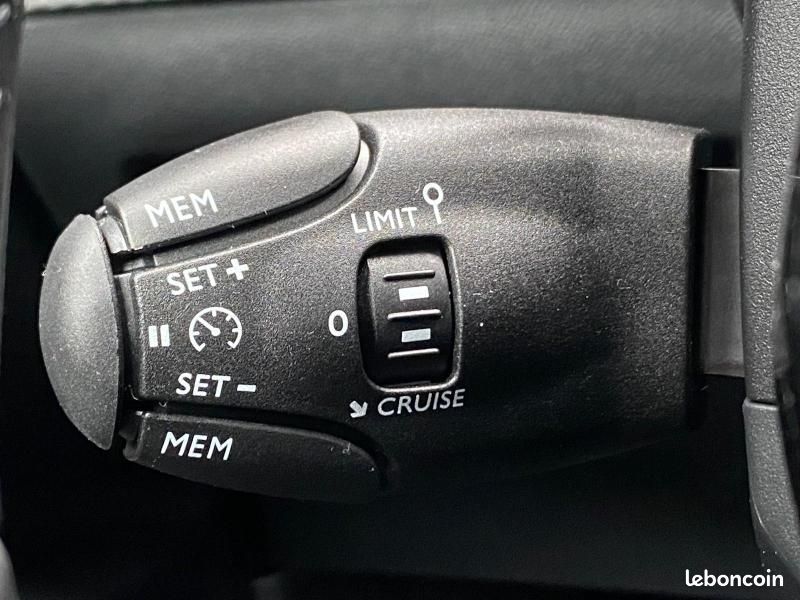 Peugeot 2008 1.2 Hybrid 145ch Allure e-DCS6 (image 7)