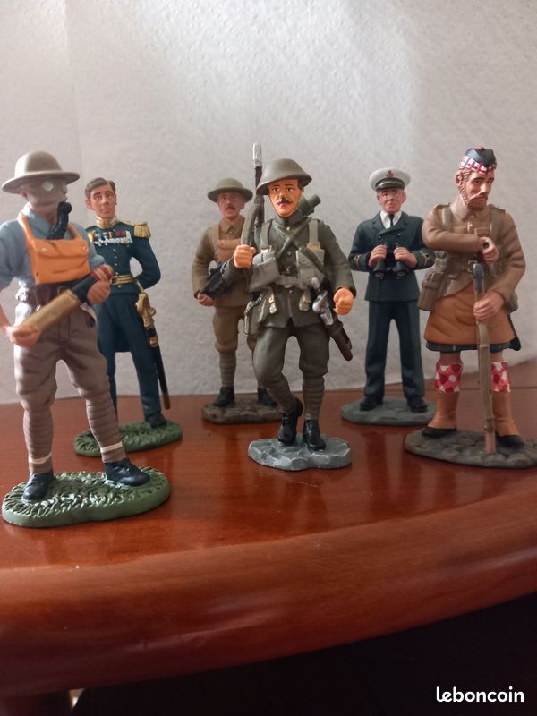 LOT DE 20 figurines militaires soldats en plomb Collection Del Prado