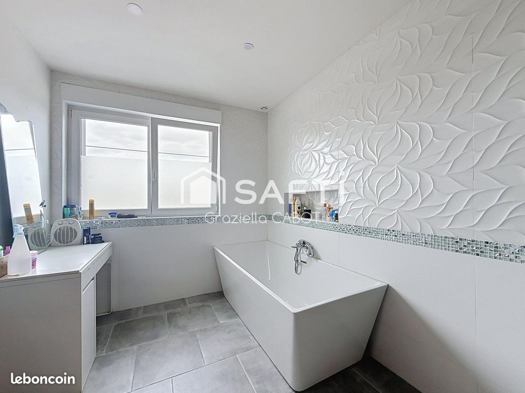 Maison 5 pièces 162 m² · à Montigny-en-Gohelle · 162 m² · 225 000 €