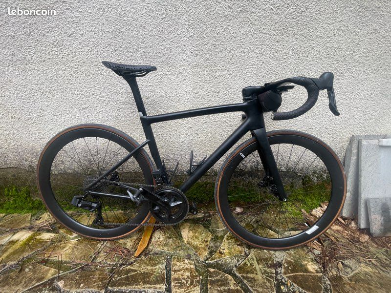 Cadre Vélo Route Carbone Frein à Disque - 700C - Kit Complet Cadre + Fourche + Accessoires - Neuf